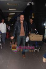 Boman Irani leave for Singapore in International Airport, Mumbai on 13th Jan 2011 (9).JPG